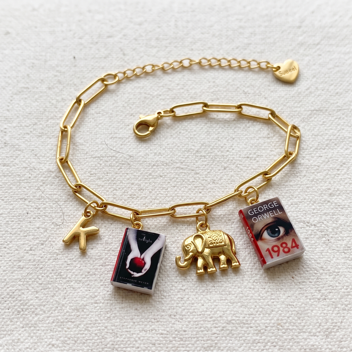 Personalized mini book car steering wheel pendant chain, custom book cover charm, a gift for book lovers.