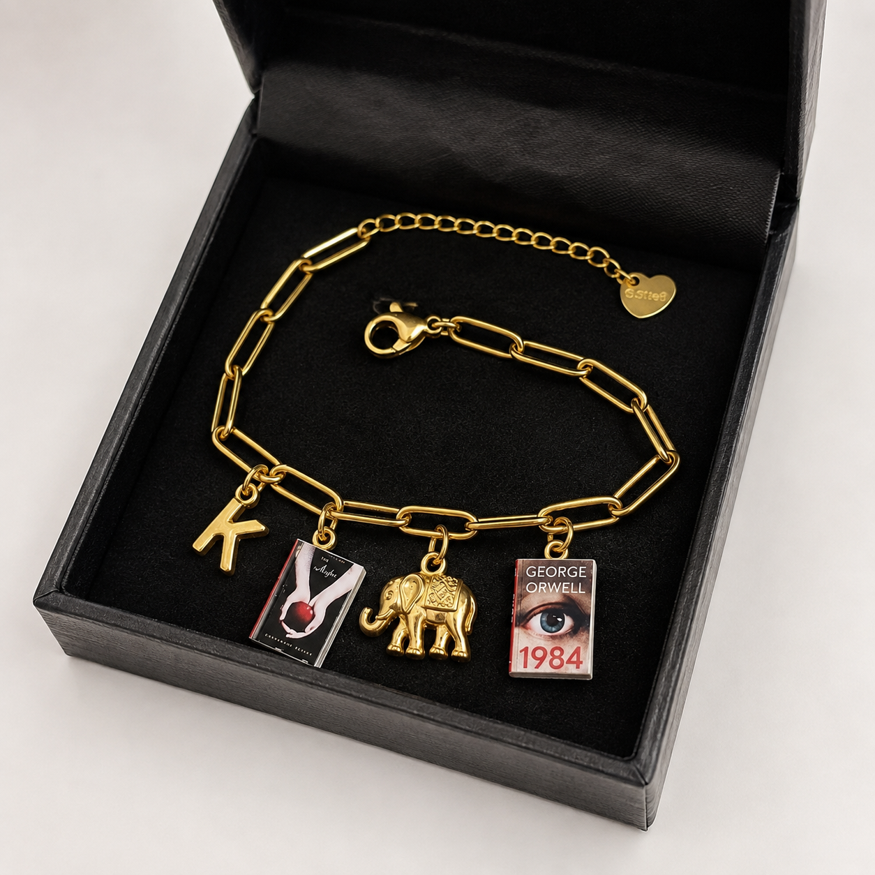 Personalized mini book car steering wheel pendant chain, custom book cover charm, a gift for book lovers.